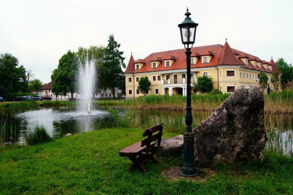 Almtalhotel Appartements In Pettenbach ภายนอก รูปภาพ