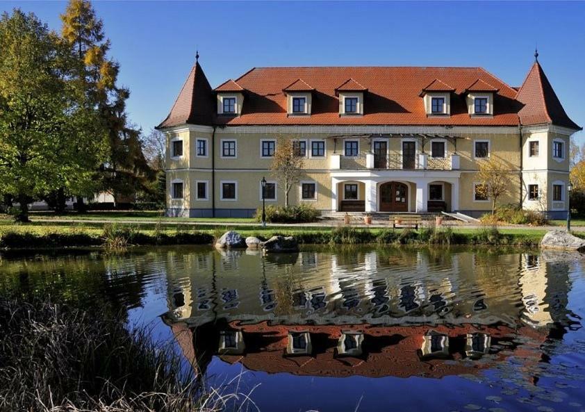 Almtalhotel Appartements In Pettenbach ภายนอก รูปภาพ